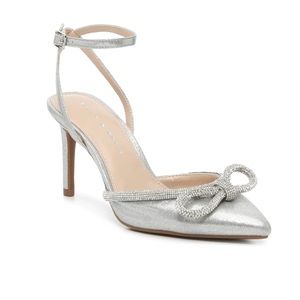 Kelly & Katie Blaken Pump